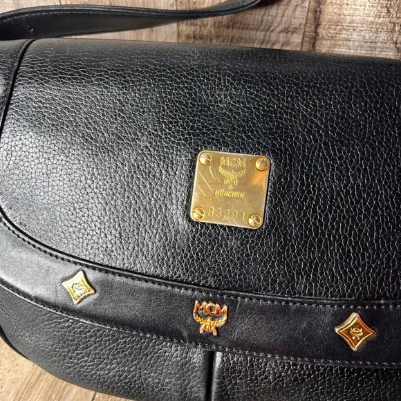 MCM Black Leather Shoulder bag with Gold Hardware - Picture 10 of 16